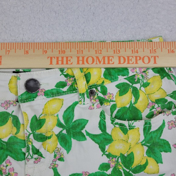 Victoria's Secret London Jean Boyfriend Short Lemons Womens 6 Measures 31 x 2 - Picture 2 of 8